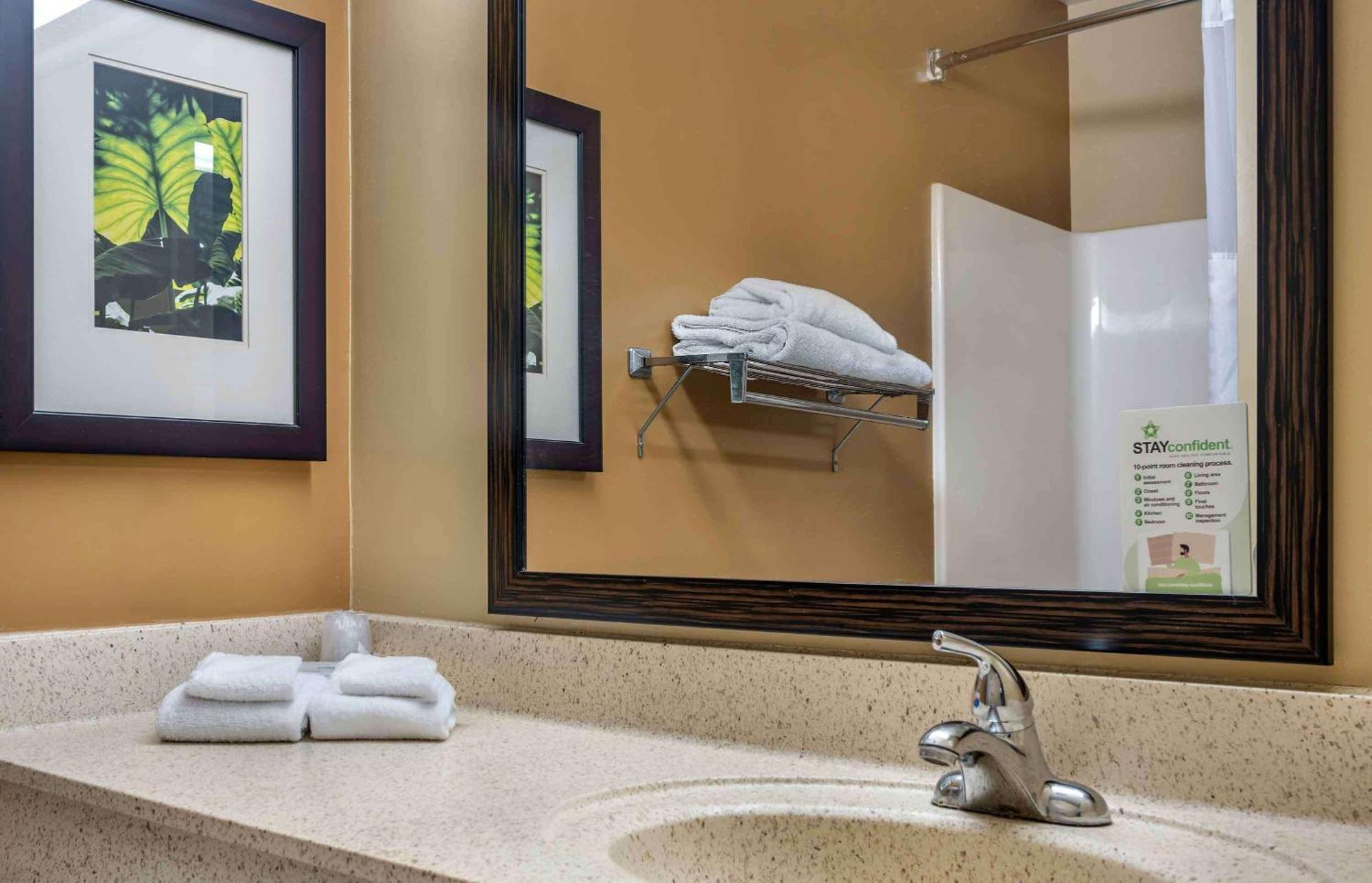 Extended America - - Meadowlands Hotel 2*