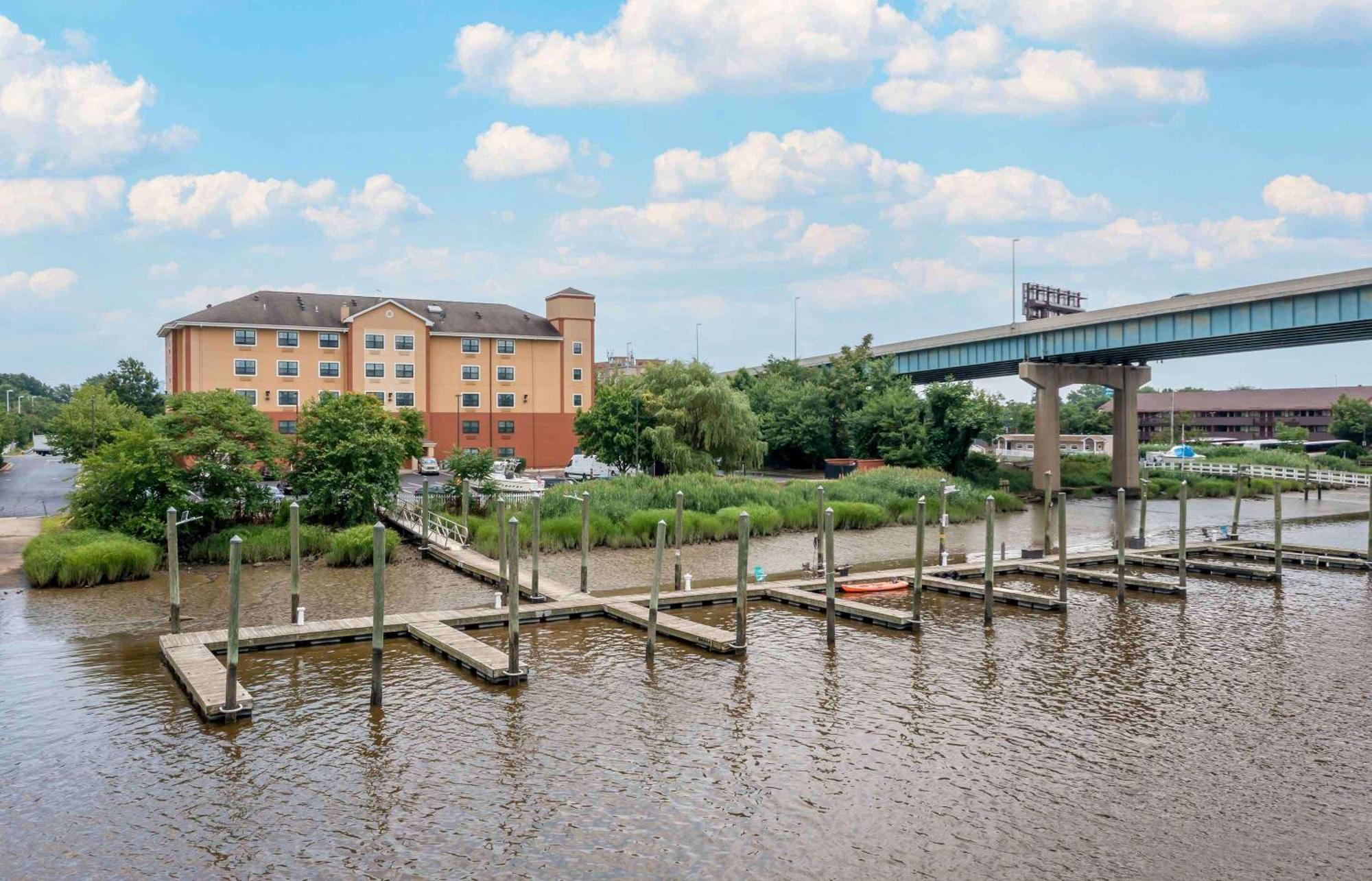Extended America - - Meadowlands Hotel 2*